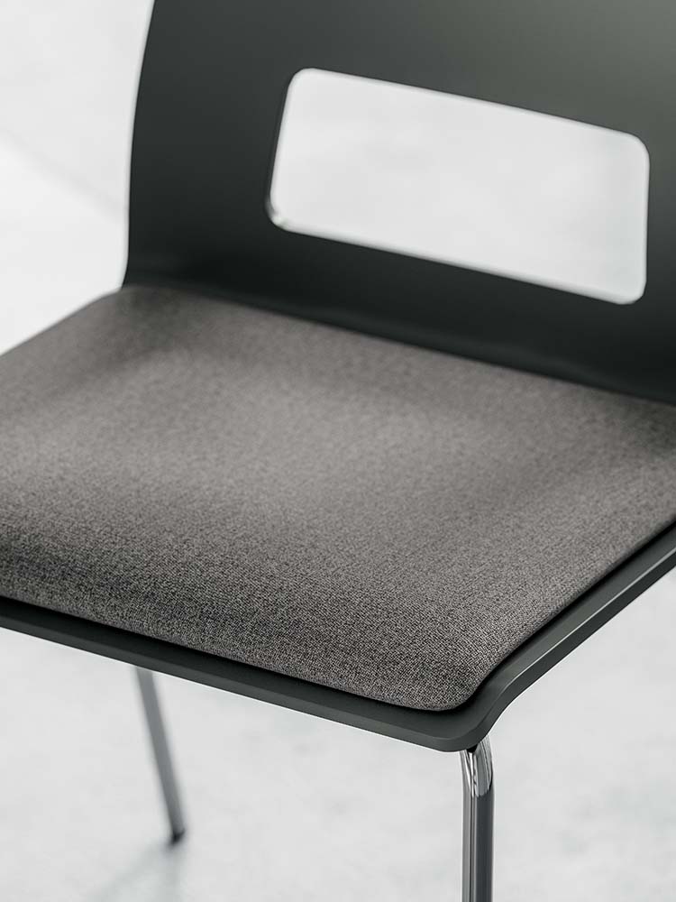 2-Sedie-Living-CELSIUS-per-Residenziale-Hotel-Bar-e-ristorante-Campus-e-formazione-4