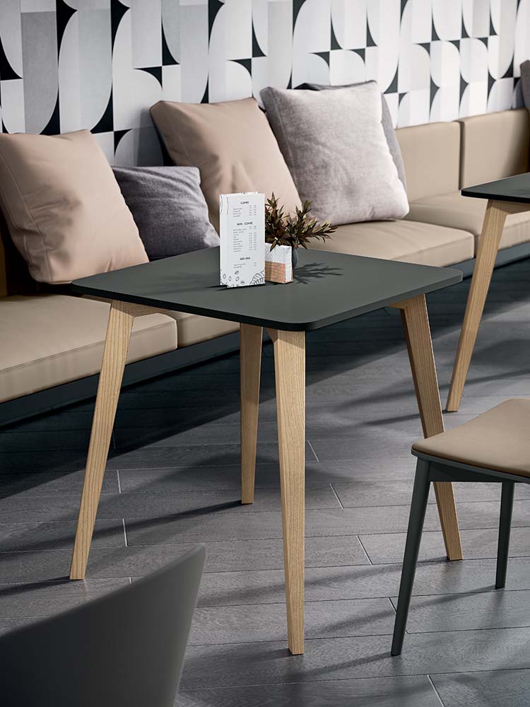 4-Tavolini-Living-COZY-per-Aree-comuni-Area-dattesa-Residenziale-Hospitality-Hotel-Bar-e-ristorante-Campus-e-formazione-Negozi-Aereo-1