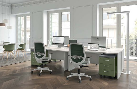 scrivania-operativa-idea-pannello-per-uffici-campus-e-scuole-575x375