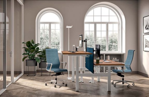 scrivania-operativa-up-up-per-uffici-campus-aereoporti-e-meeting-anteprima-575x375