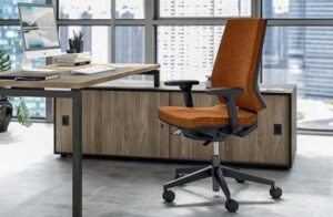 sedia-operativa-omnia-per-uffici-campus-e-scuole-anteprima-575x375-1-300x196